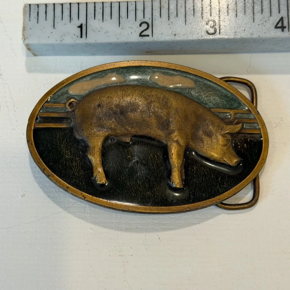 Brass Bergamot Pig Oval Belt Buckle - Rustic Farm Animal Accent